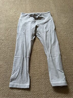 Lululemon cropped leggings size 6 grey Merle color.